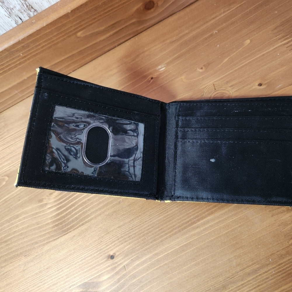 Pokemon Yellow and Black Pikachu Wallet and Key Ring Set - Picture 5 of 9